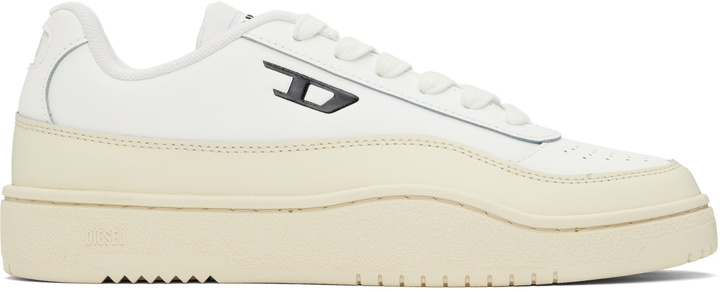 Photo: Diesel White & Beige S-Tracker-D Low Sneakers