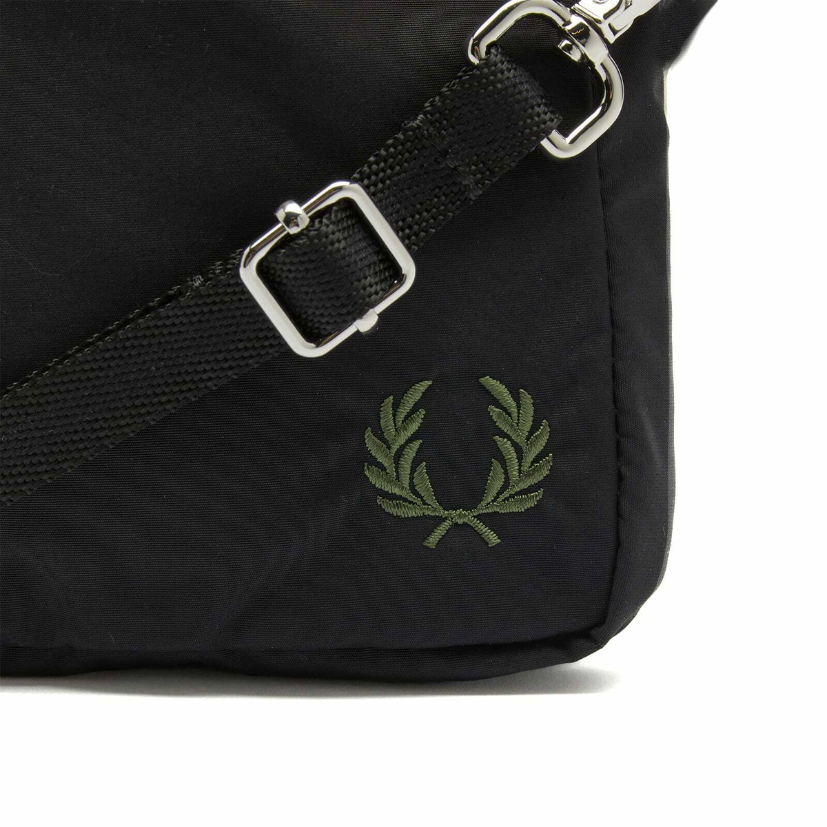 【FRED PERRY】Nylon ナイロン クロスボディバッグ フレッドペリー FRED PERRY ナイロンツイルレザー クロスボディ