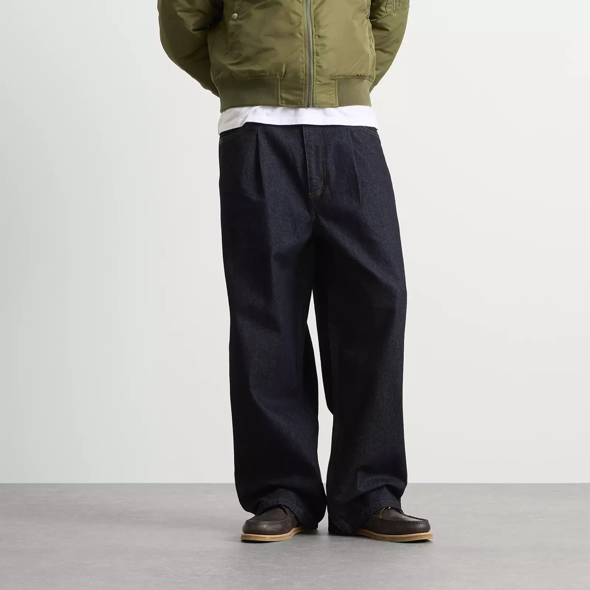 Larriet Men's Frederick Pleated Pant in Indigo Denim
