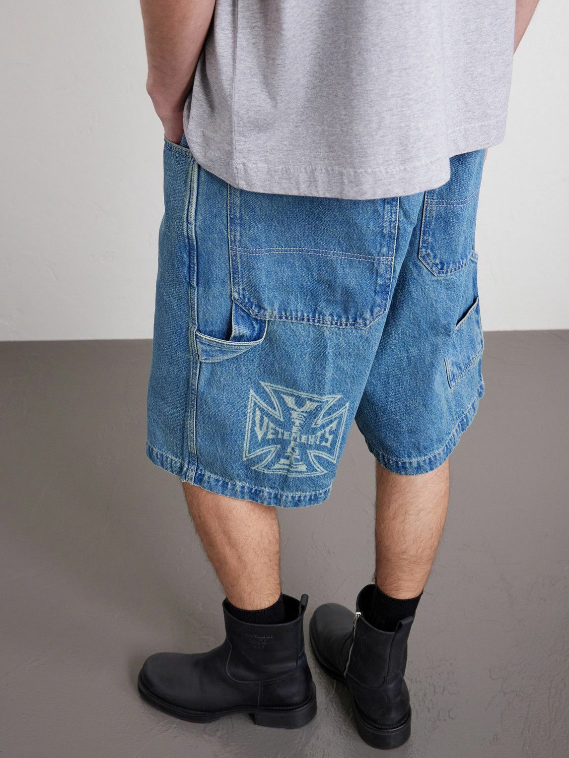 VETEMENTS - Biker Cross Wide-Leg Embroidered Denim Shorts - Blue