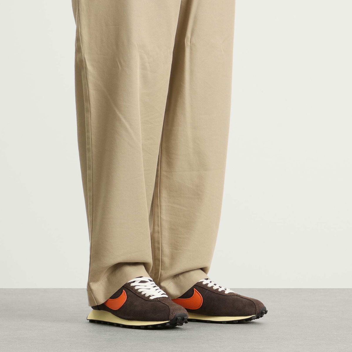 Nike W LD-1000 SP Sneaker in Velvet Brown/Safety Orange/Black/Sail
