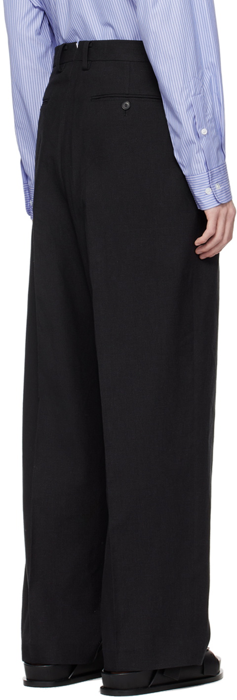 YLÈVE Black Pleated Trousers