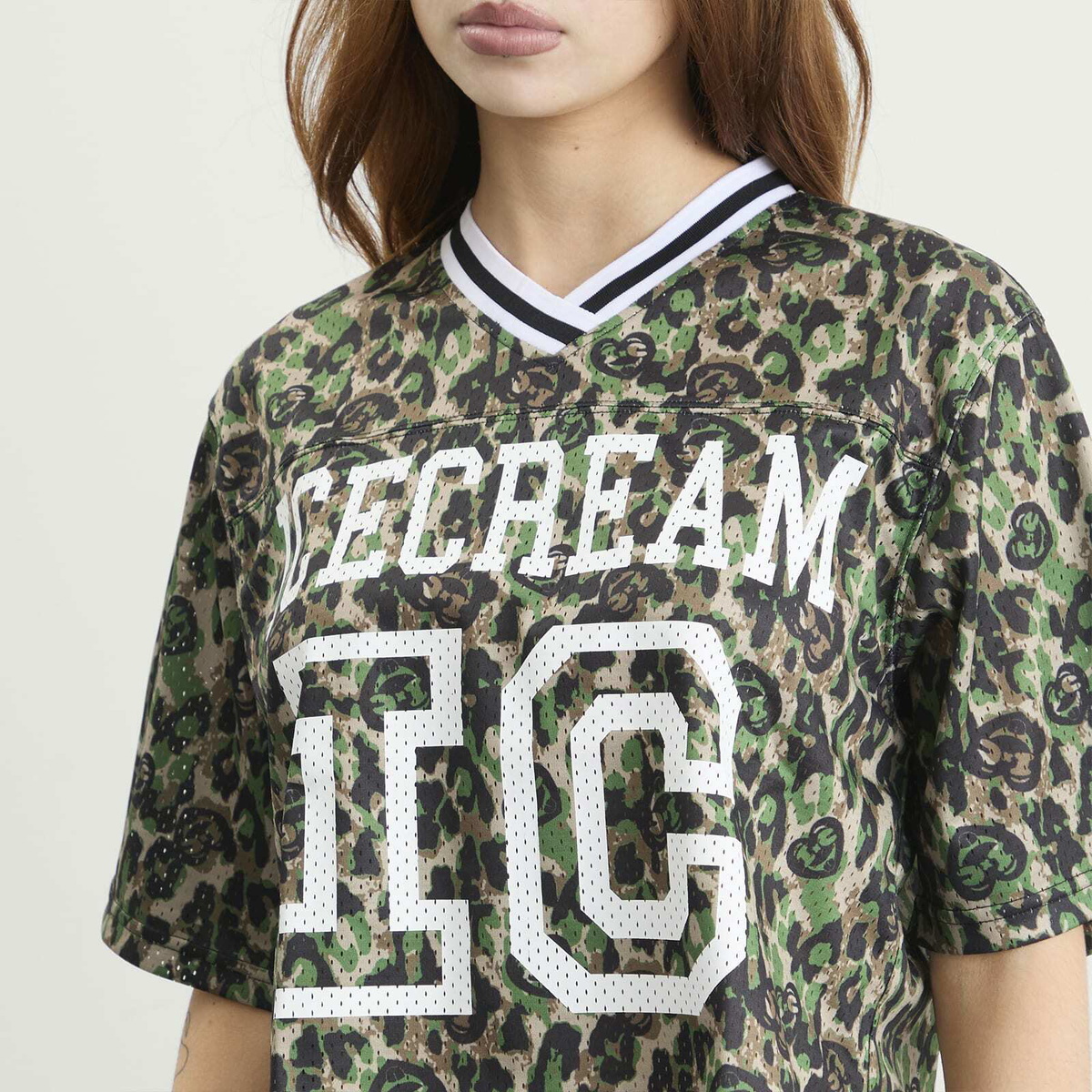 ICECREAM Women's Cropped Football Jersey in Camo
