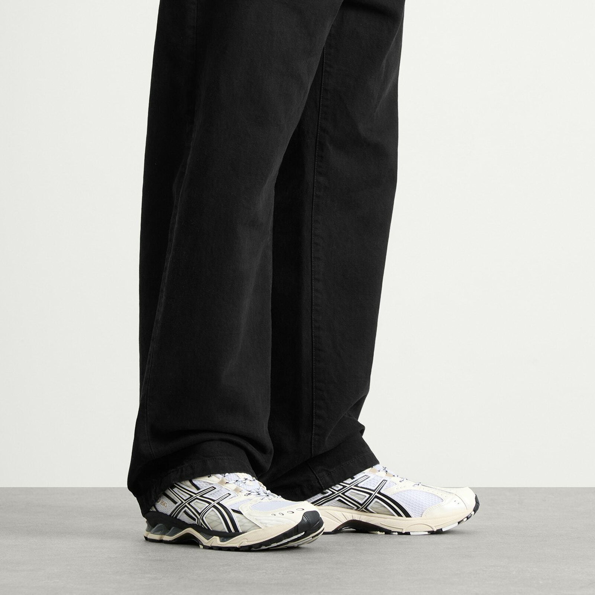 Asics Gel-Nimbus 10.1 Sneakers in White/Ivory