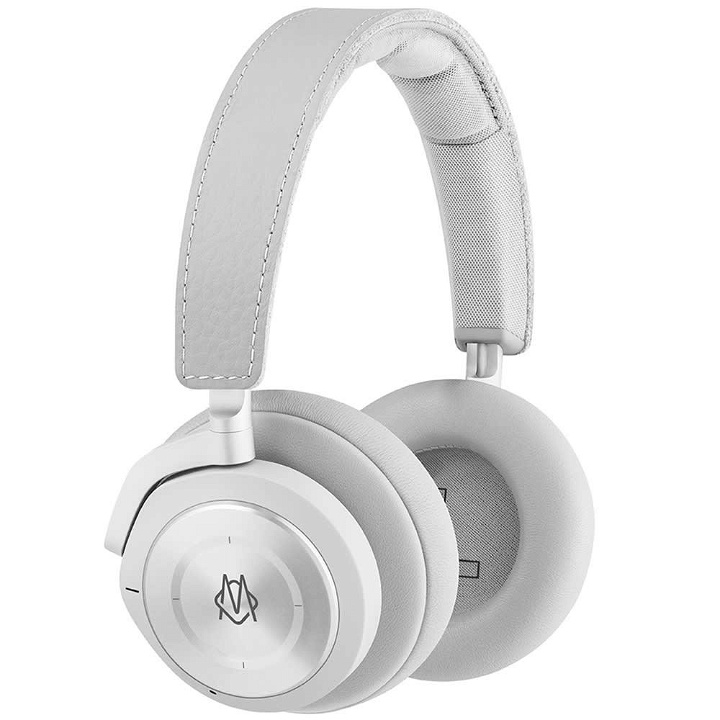 Photo: Bang & Olufsen x Rimowa H9i Headphones