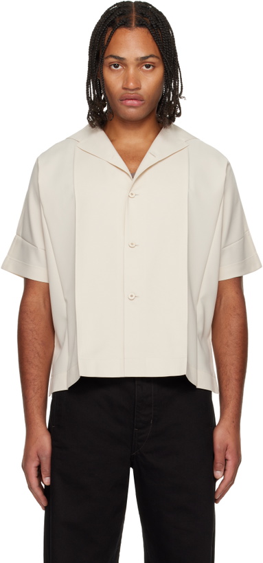 Photo: 132 5. ISSEY MIYAKE Beige Flat Shirt