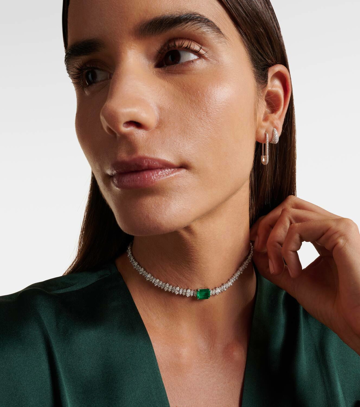 Anita Ko 18kt white gold choker with diamonds and emerald