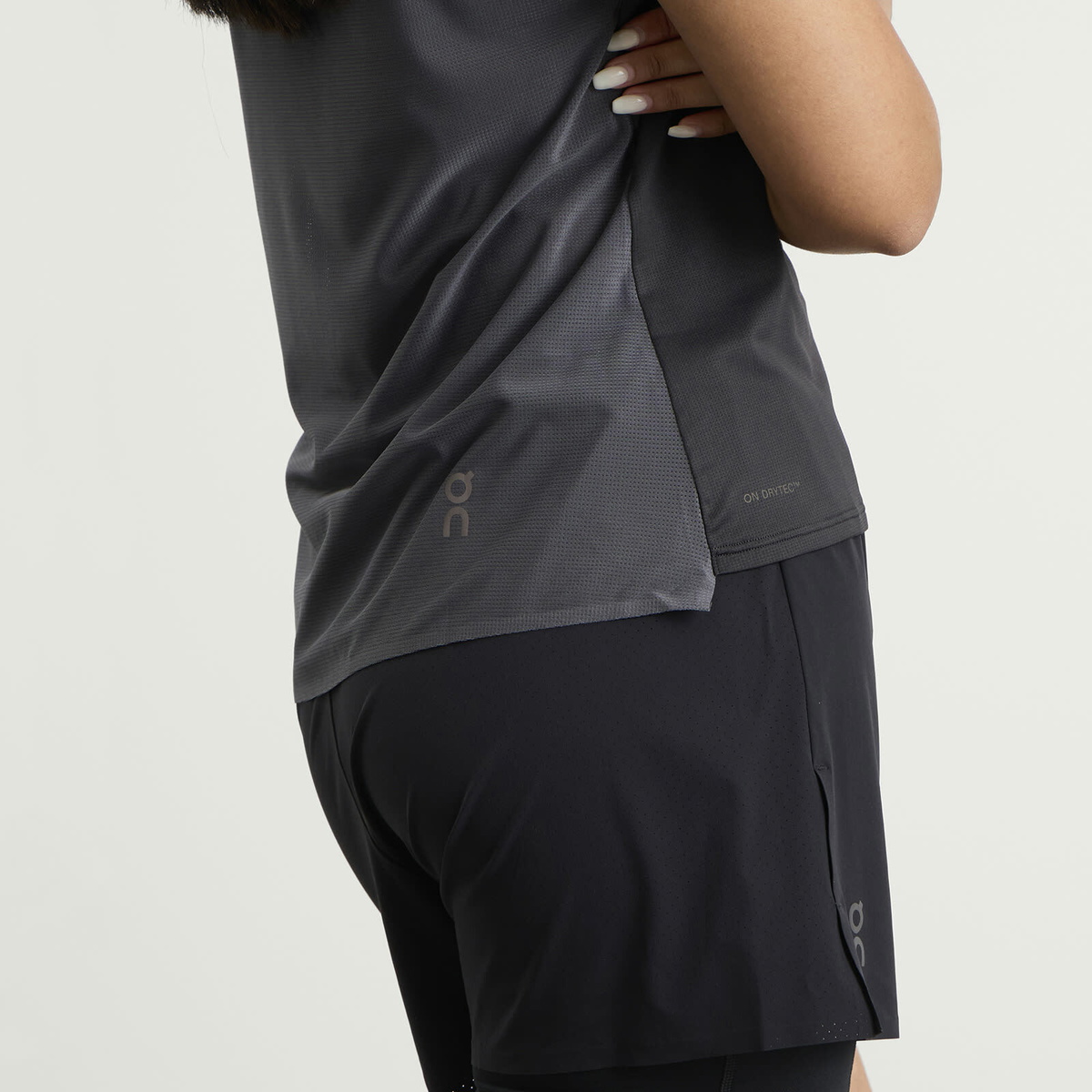 ON Women's Performance Tank in Black/Eclipse