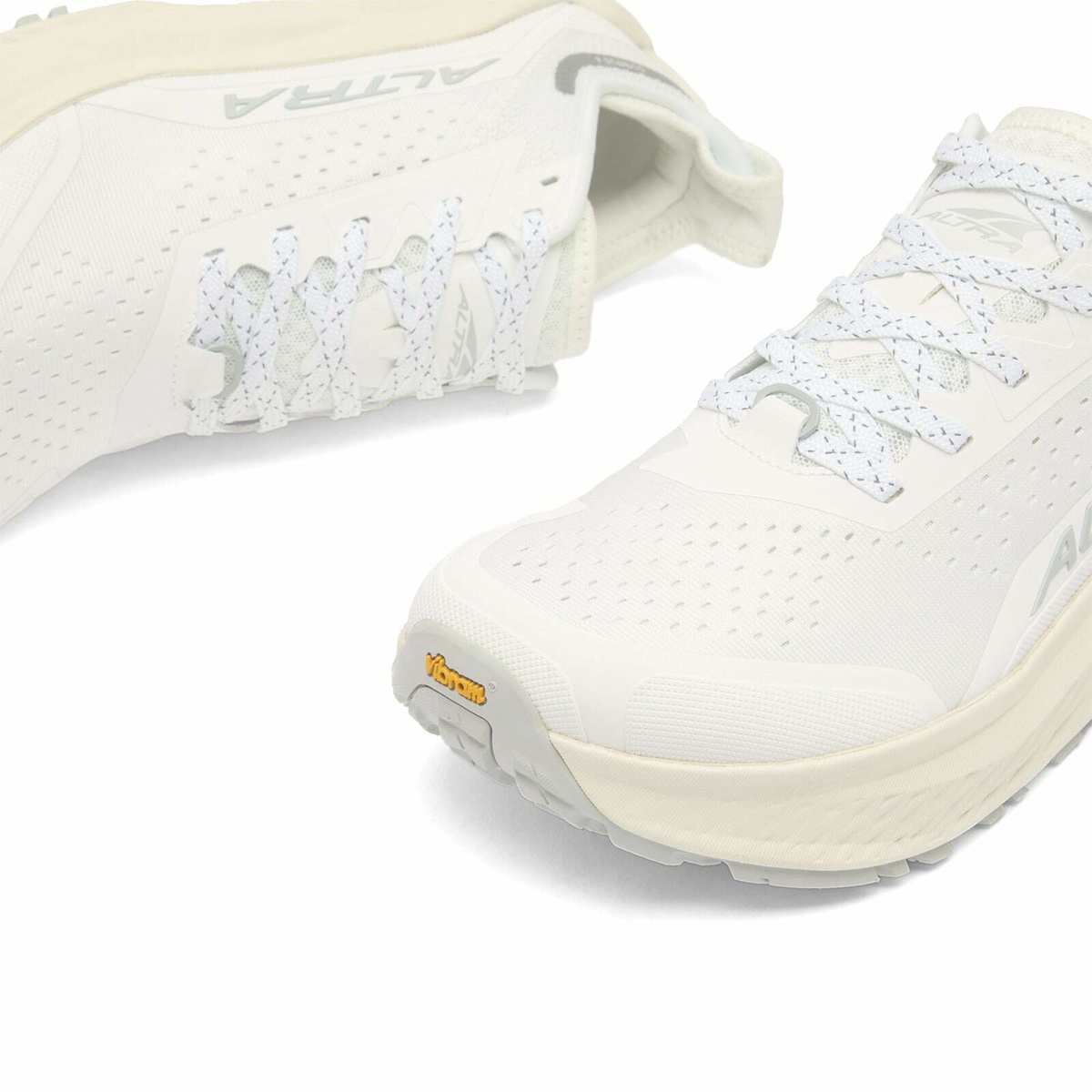 Altra Men's Olympus 6 Sneaker in White/White