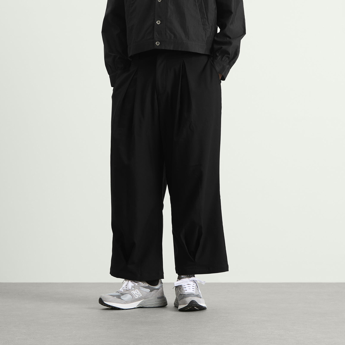 Anglan Men's Valley Tuck Trousers in Black