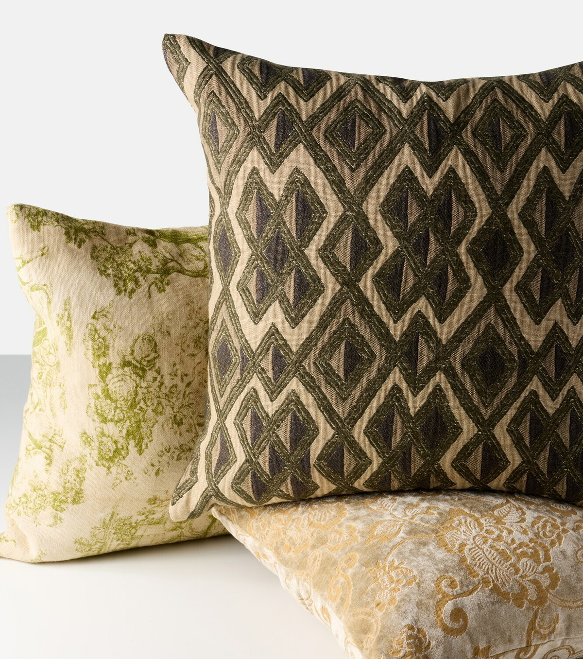 The House of Lyria Zefiro linen cushion
