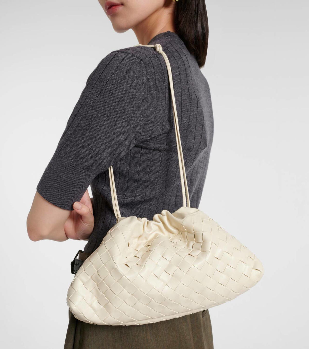 VIP【関税送料無料】希少 Bottega Veneta Dustbag Soiree Bag Dustbag Soirée Medium Intrecciato clutch in black - Bottega