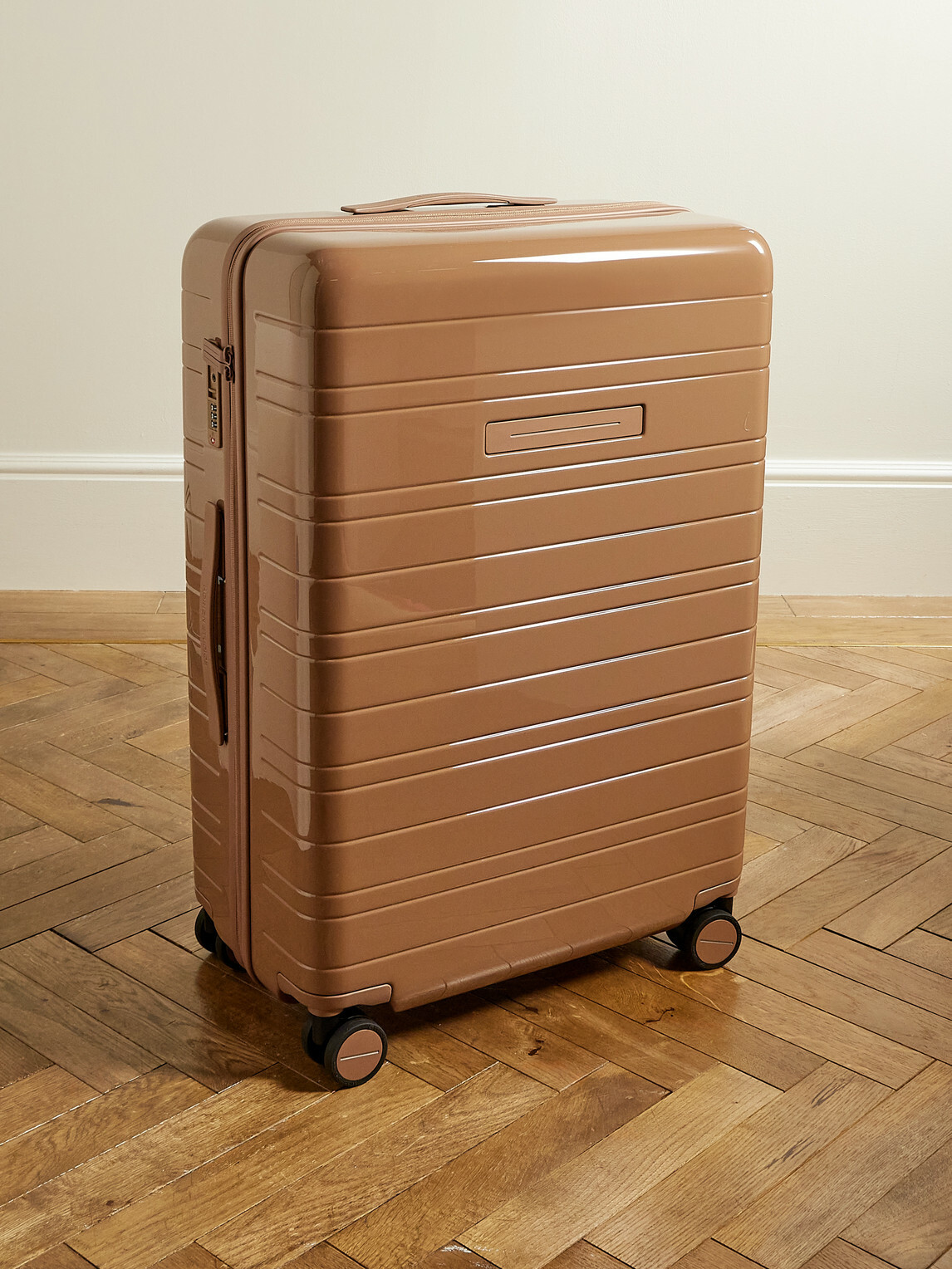 Horizn Studios - H7 Essential Hardshell Check-In Suitcase