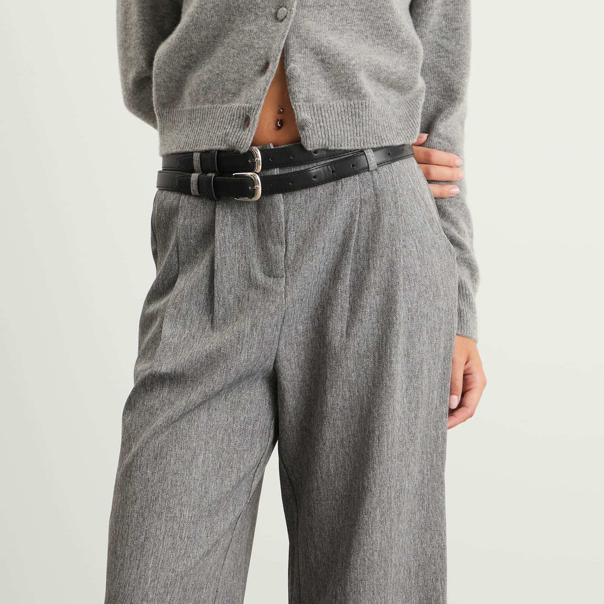 4th & Reckless Women's Mira Trousers in Dark Grey
