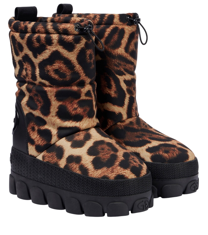 Photo: Goldbergh Snowy leopard-print snow boots