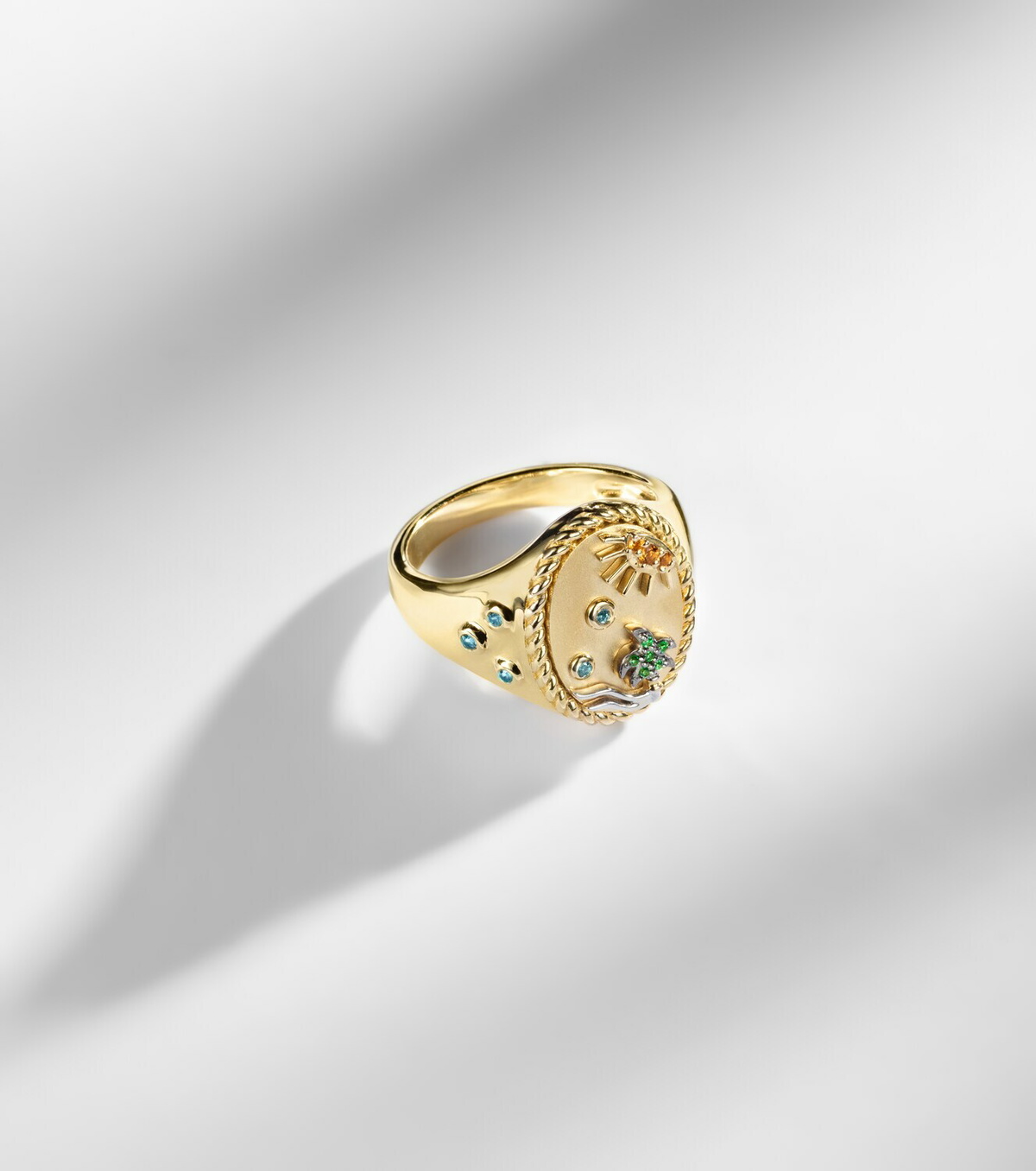 Yvonne Léon La Plage 9kt gold ring with gemstones