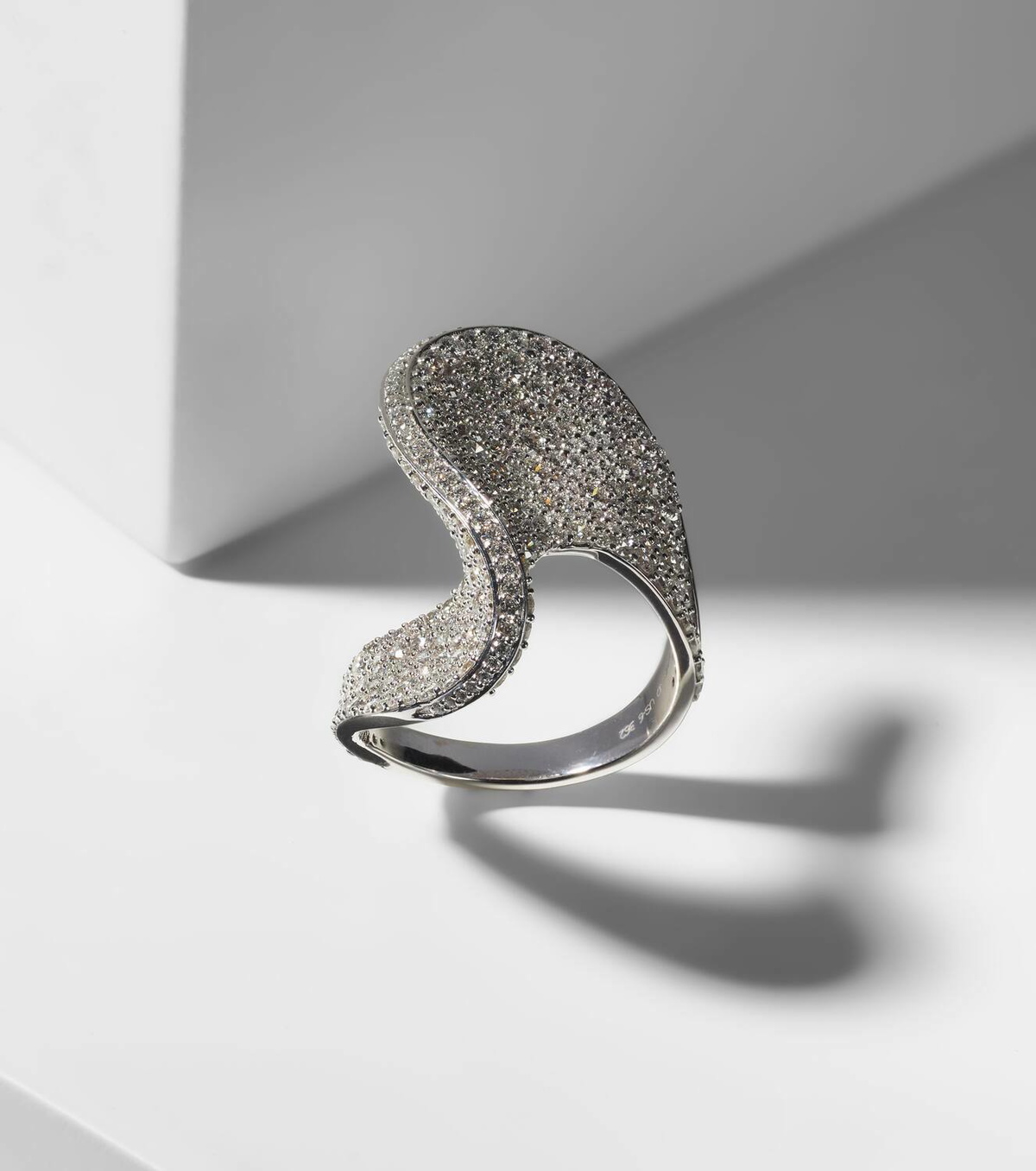 Kamyen 18kt white gold ring with diamonds