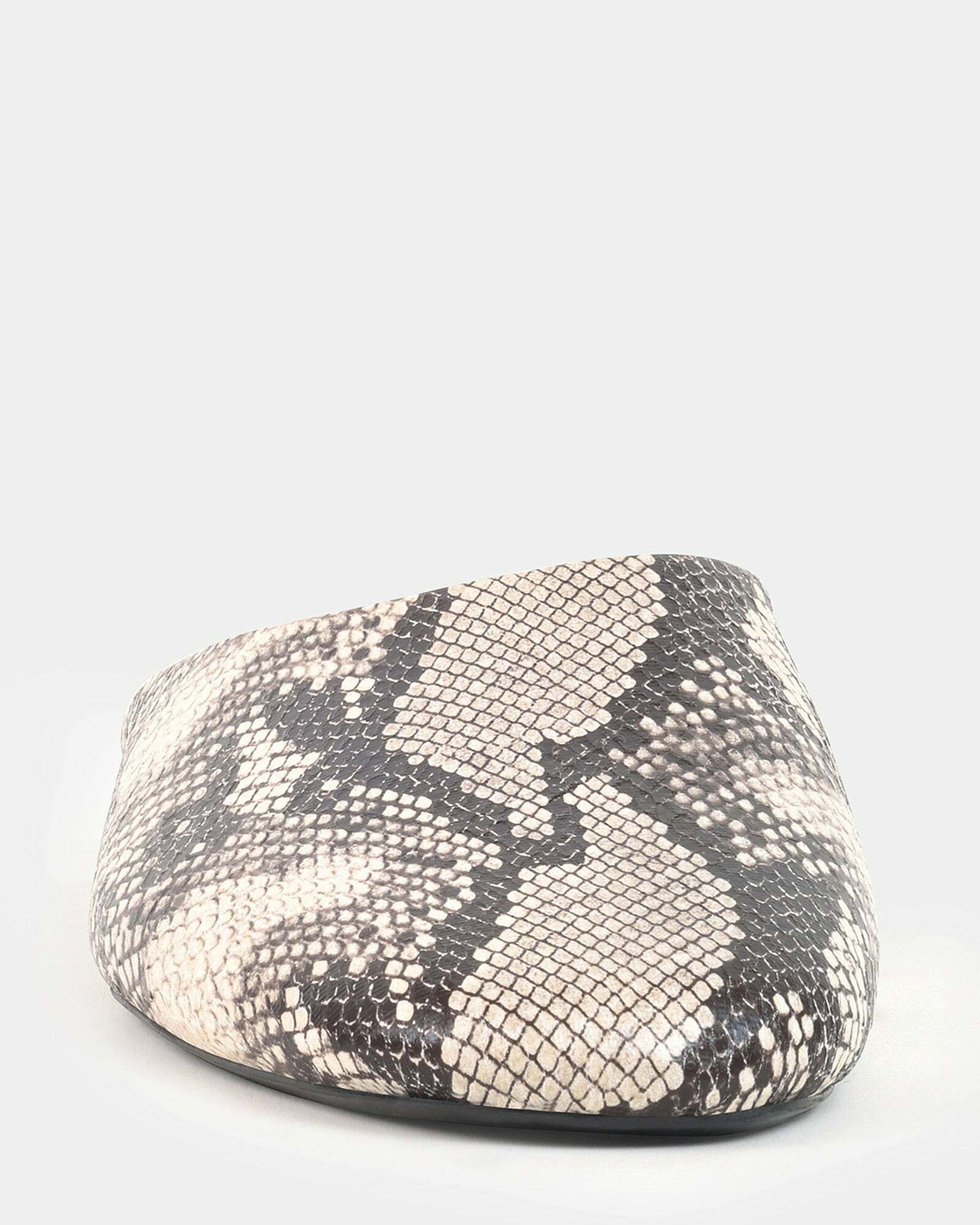 Steve Madden Doraa Flats in Snake