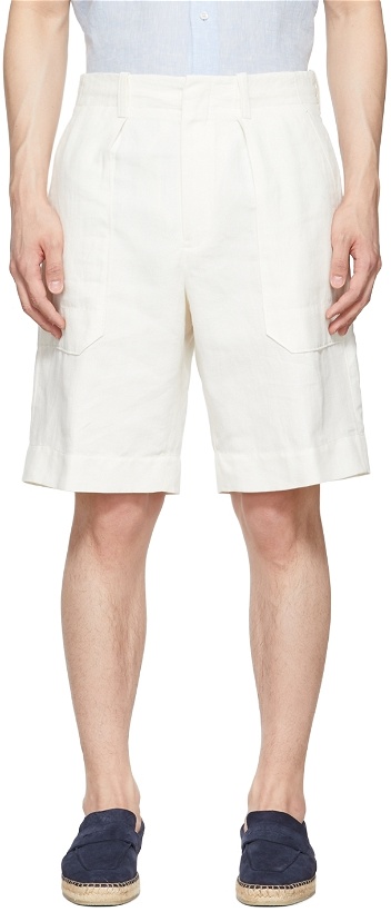 Photo: Ermenegildo Zegna Off-White Linen Shorts