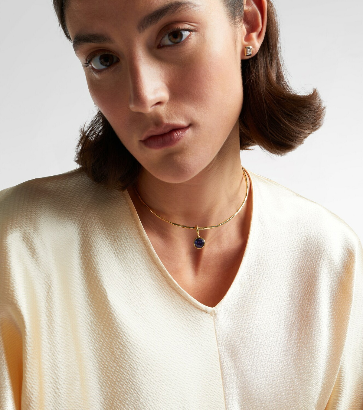 Octavia Elizabeth Olivia 18kt gold pendant choker with diamonds and tanzanite