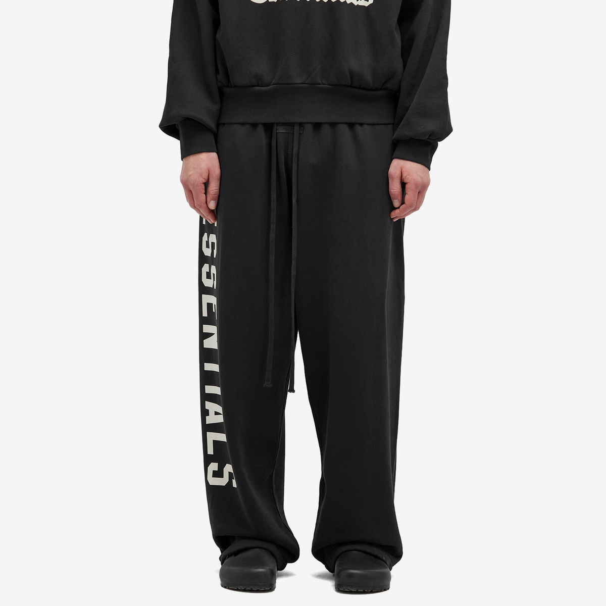 Fear of God ESSENTIALS Men's Heavy Fleece Relaxed Sweat Pants in Black
