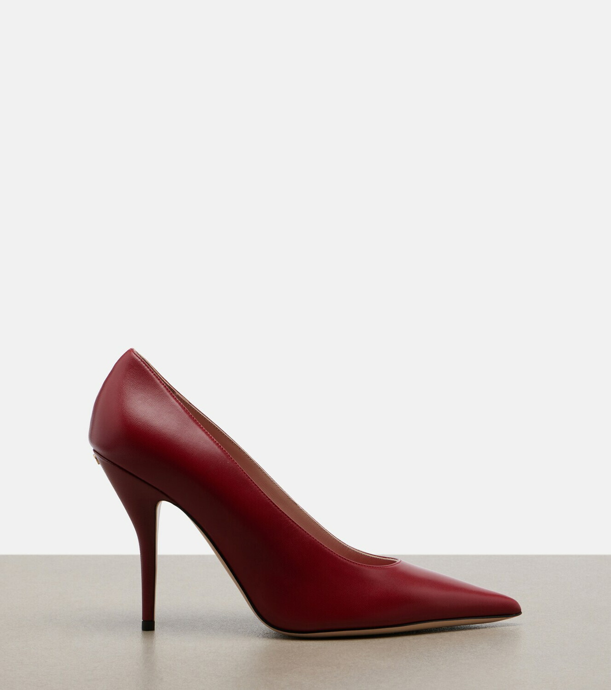 Valentino Garavani Cuttie leather pumps