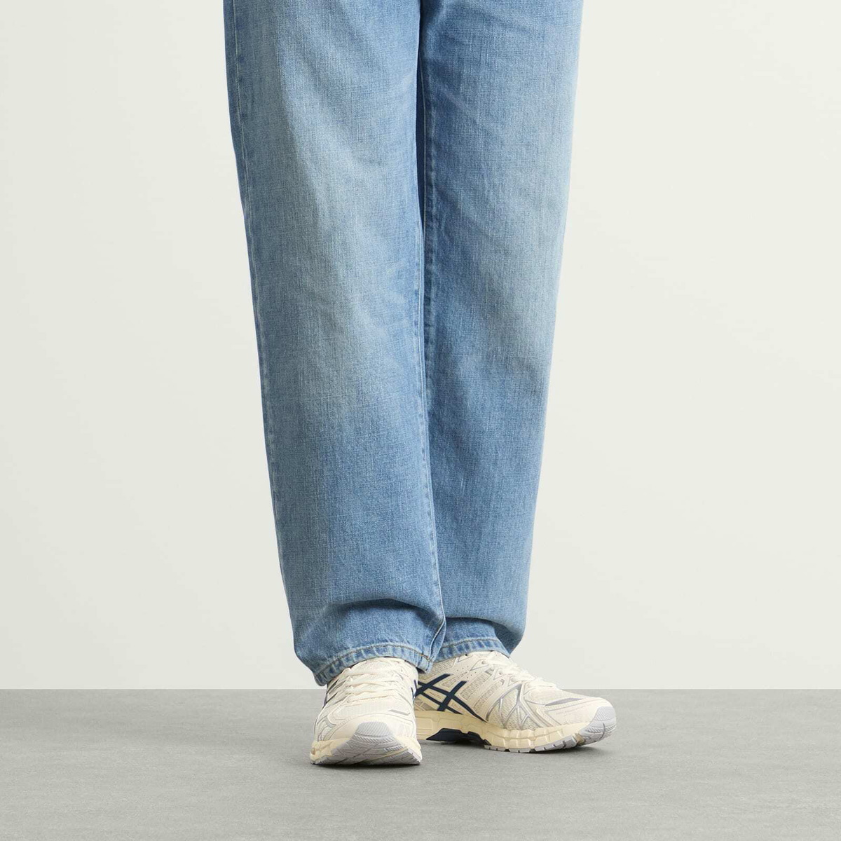 Asics Gel-Kayano 20 Sneakers in Cream/Independence Blue
