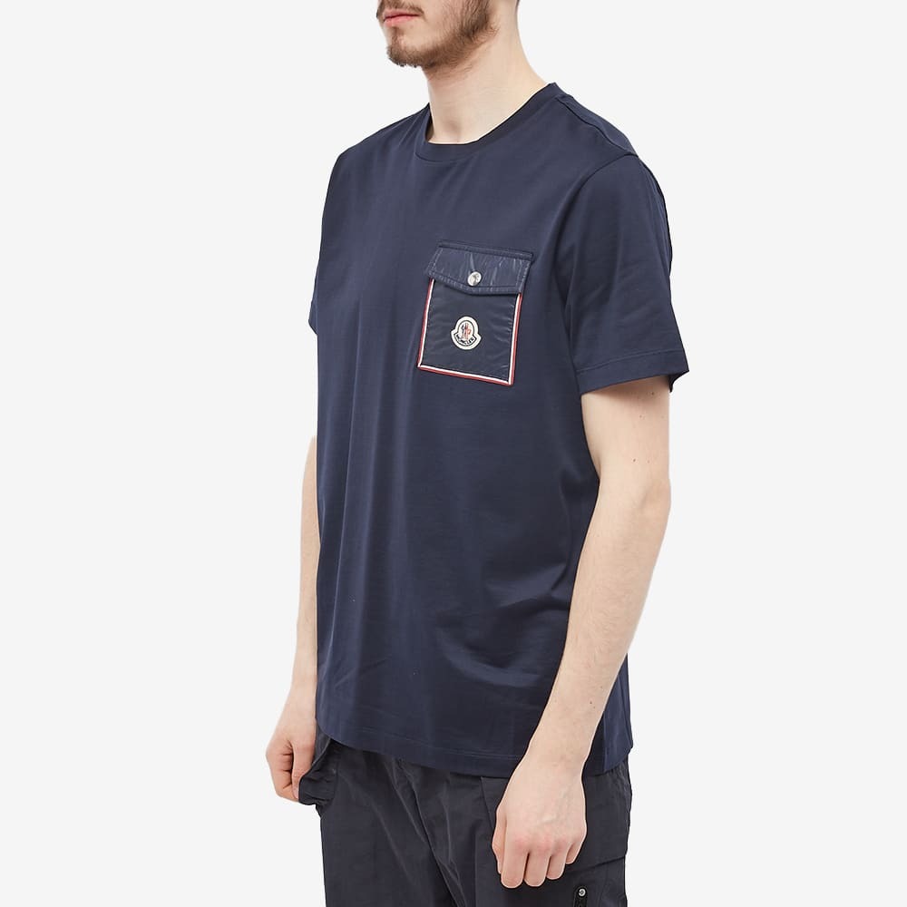 MONCLER ネイビーポケットTシャツ Moncler Men's Pocket T-Shirt in Navy Moncler