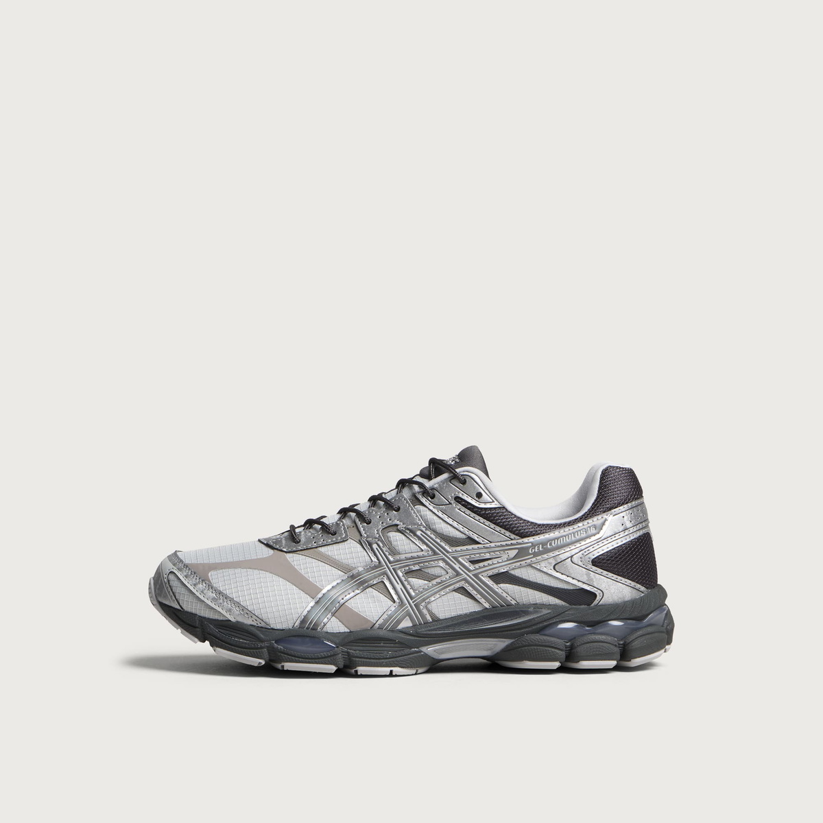 Asics GEL-CUMULUS 16 Sneaker in Glacier Grey/Carbon