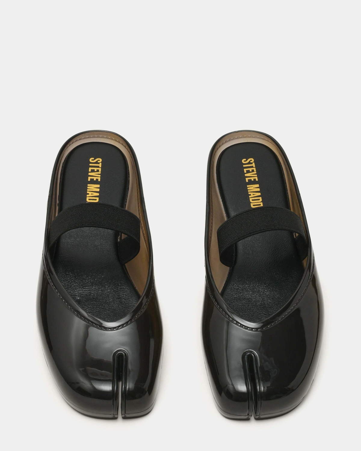 Steve Madden Cova Flats in Black