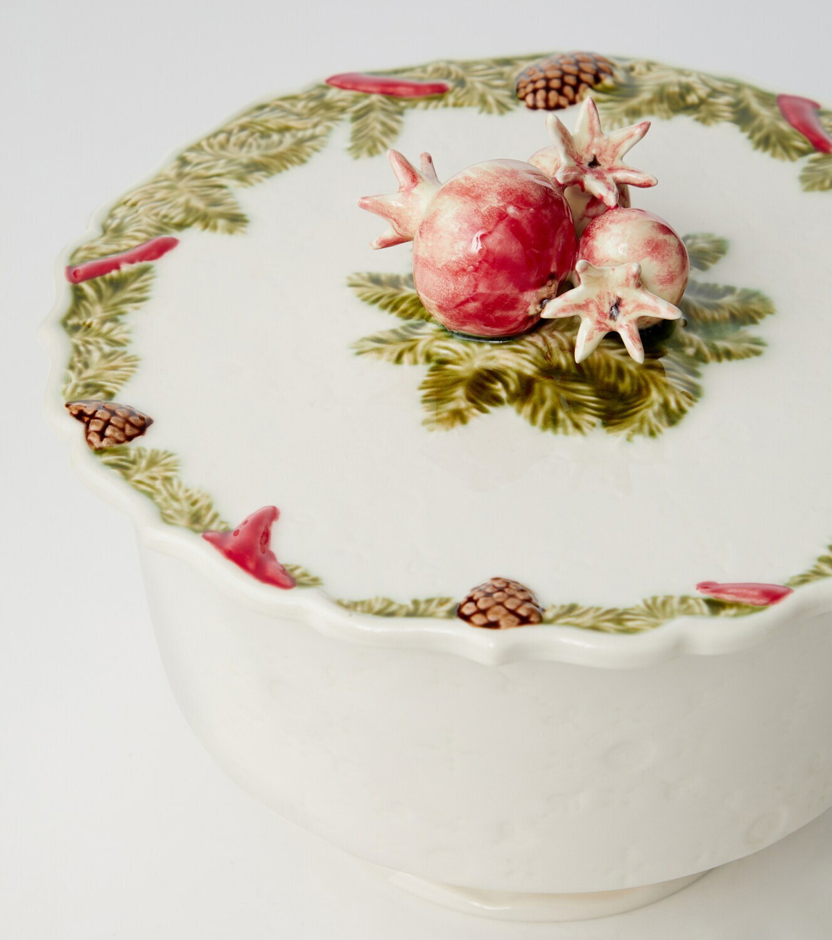 Bordallo Pinheiro Earthenware container