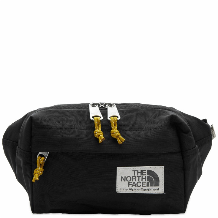 Photo: The North Face Men's Berkeley Lumbar Bag in Tnf Black/Mineral Gold