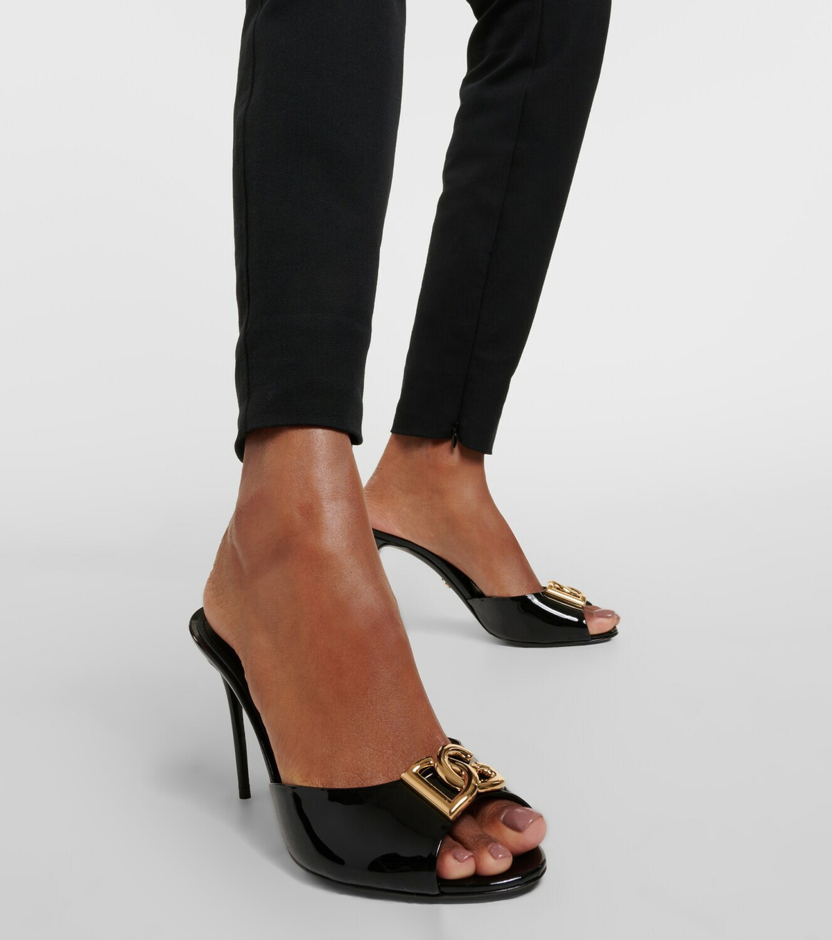 Dolce & Gabbana☆カットアウト付きパテントレザーDGミュール Patent leather mules with DG logo in Black for Women