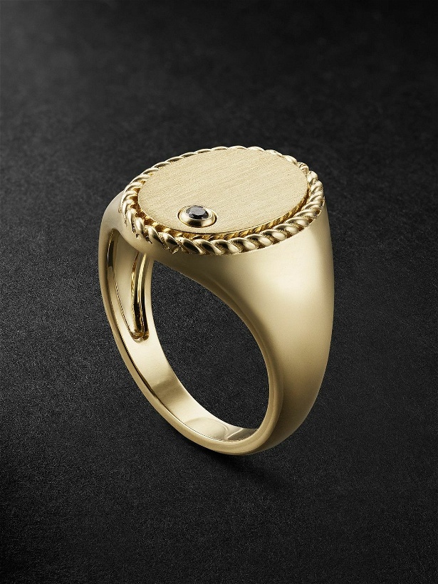 Photo: Yvonne Léon - Gold Diamond Signet Ring - Gold