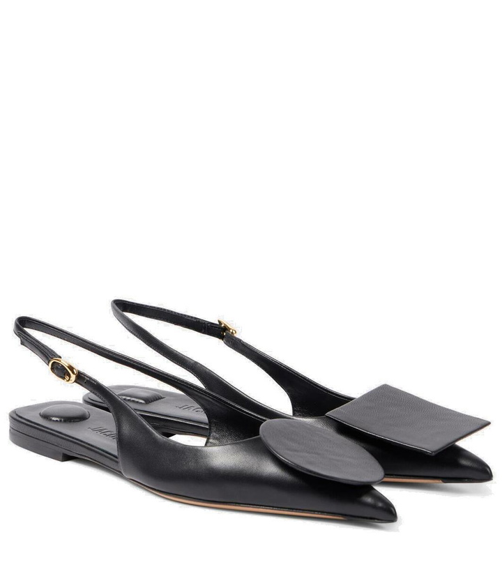 Photo: Jacquemus Les Slingbacks Duelo Plates leather flats