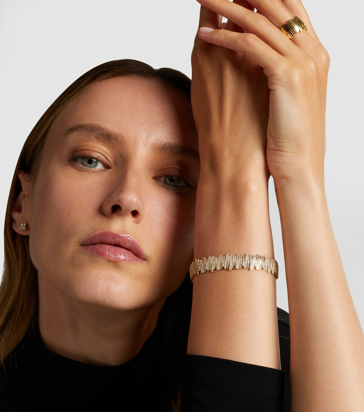 Suzanne Kalan Medium 18kt gold bangle with diamonds