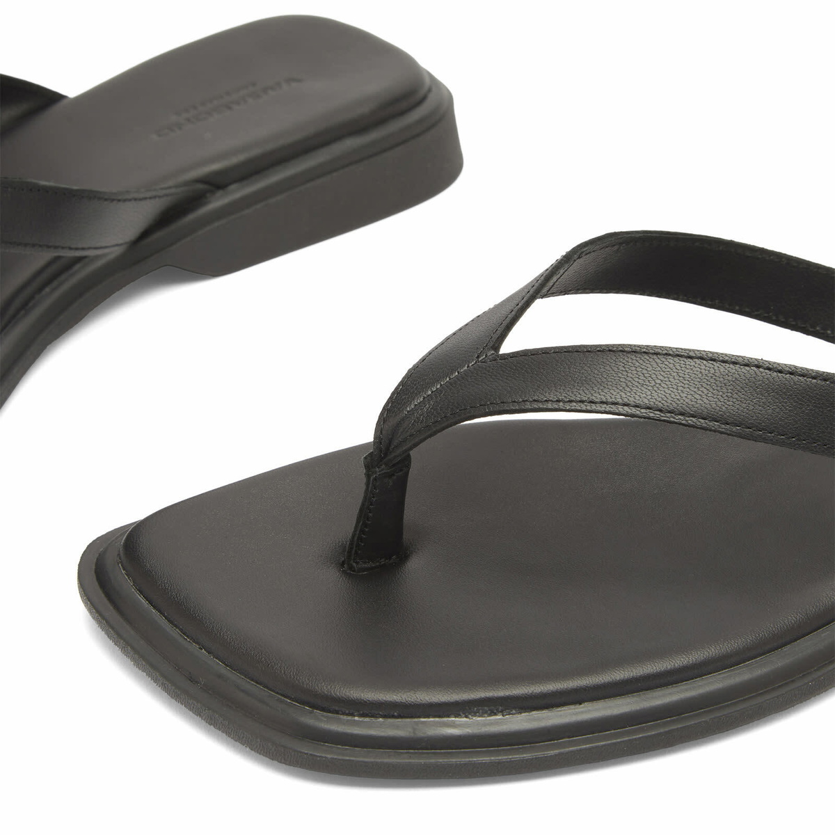Vagabond Shoemakers Women's Izzy Leather Flip Flops in Black