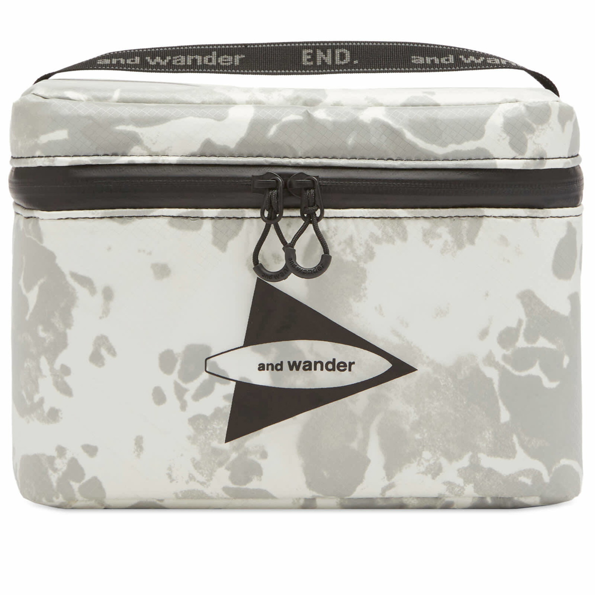 END. x and wander Cooler Box in L.Grey 