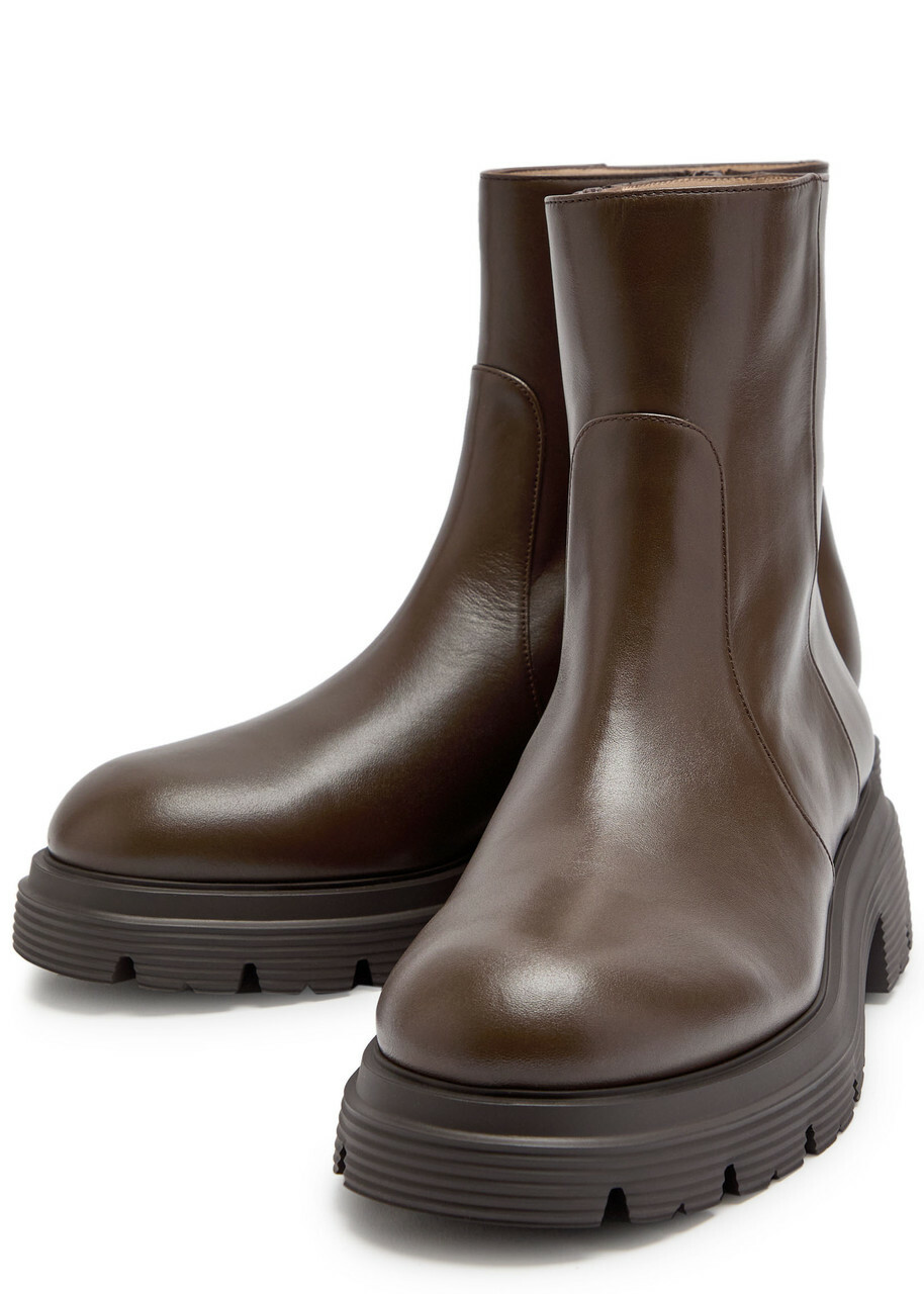 Stuart Weitzman Hudson Leather Chelsea Boots Brown