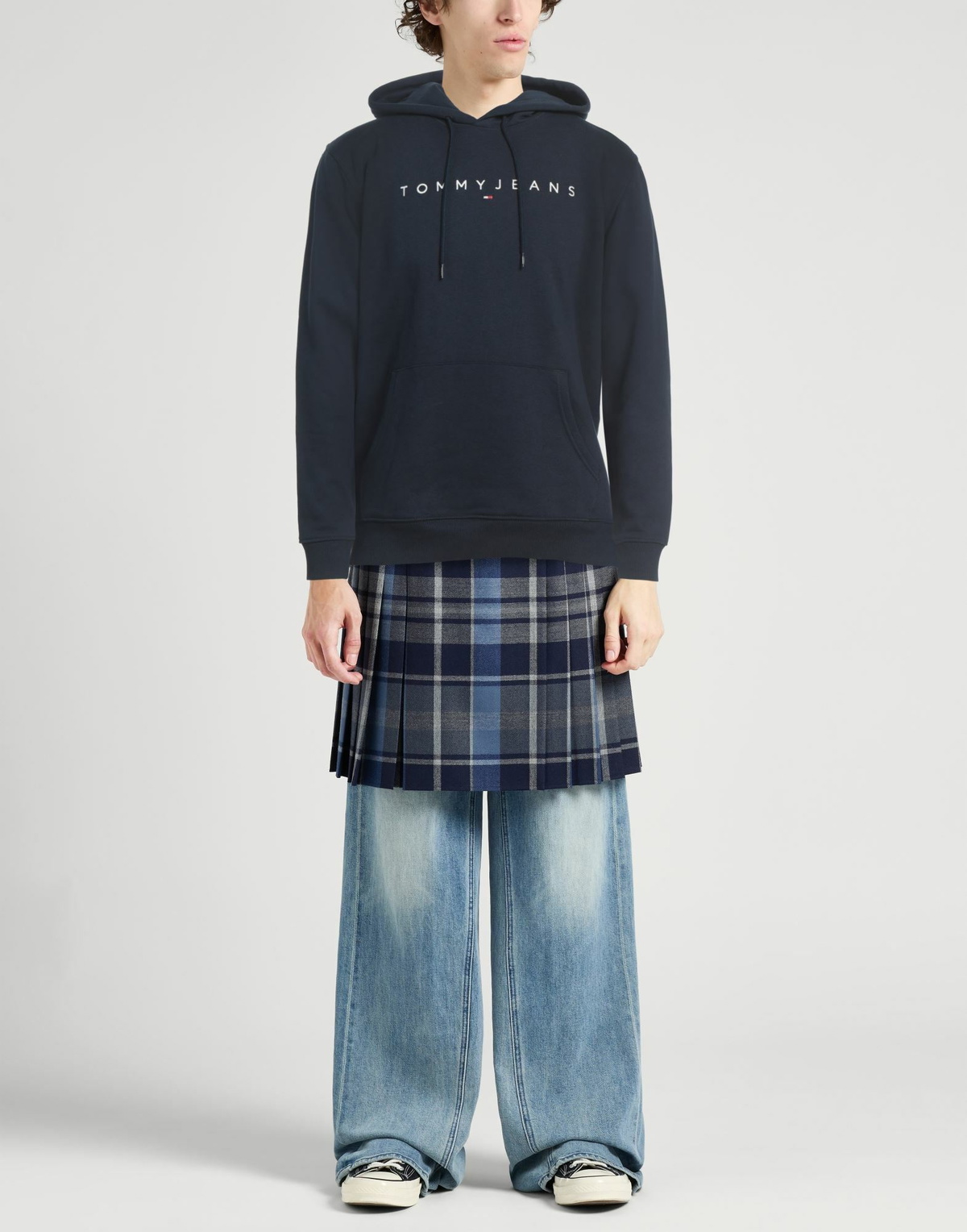 Tommy Jeans Mens Sweatshirt in Navy