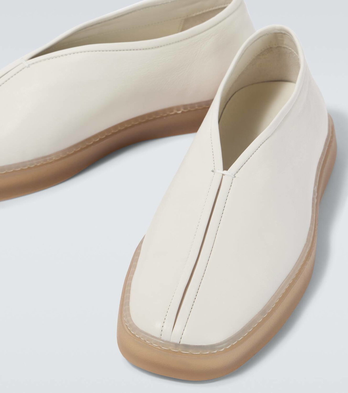 【関税込み】LEMAIRE ホワイト Linoleum Piped スリッポン LEMAIRE Linoleum Piped Sneakers | White | FARFETCH