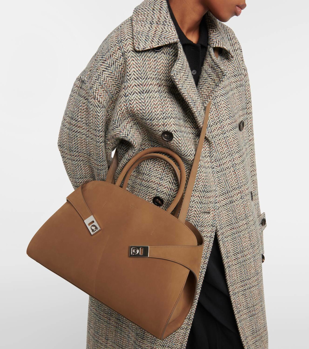 トートバッグ FERRAGAMO HUG MEDIUM LEATHER TOTE BAG Hug Medium leather tote bag in black - Ferragamo | Mytheresa