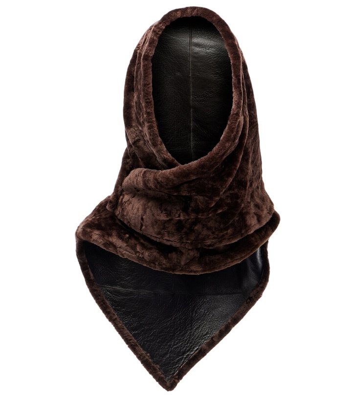 Photo: Nour Hammour Shearling scarf