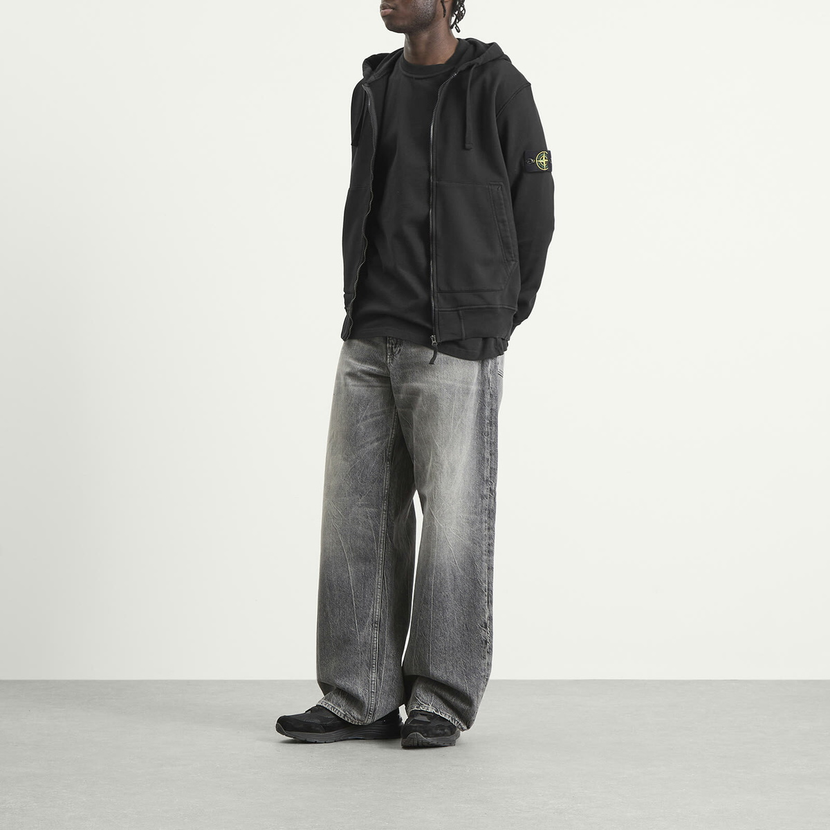 stone  zip hoodie ストーンアイランド ブラック 黒 32376804_62345190_600.jpg