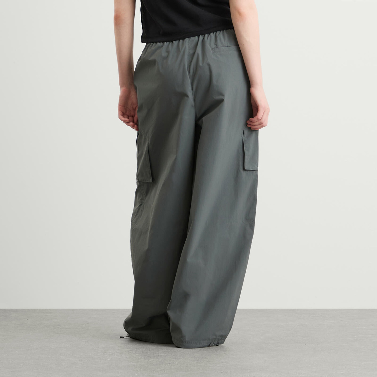 Air Jordan Women's Flight Chicago Parachute Pant in Iron Grey/Iron Grey