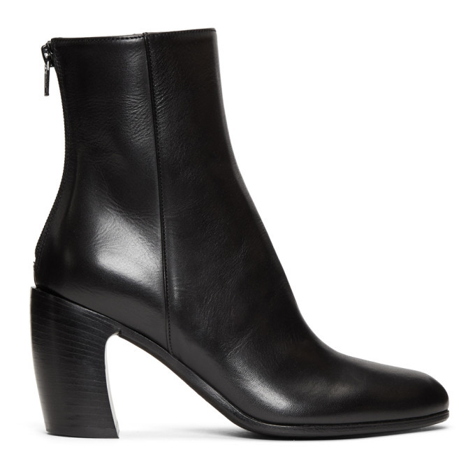 Curved Heel Boot