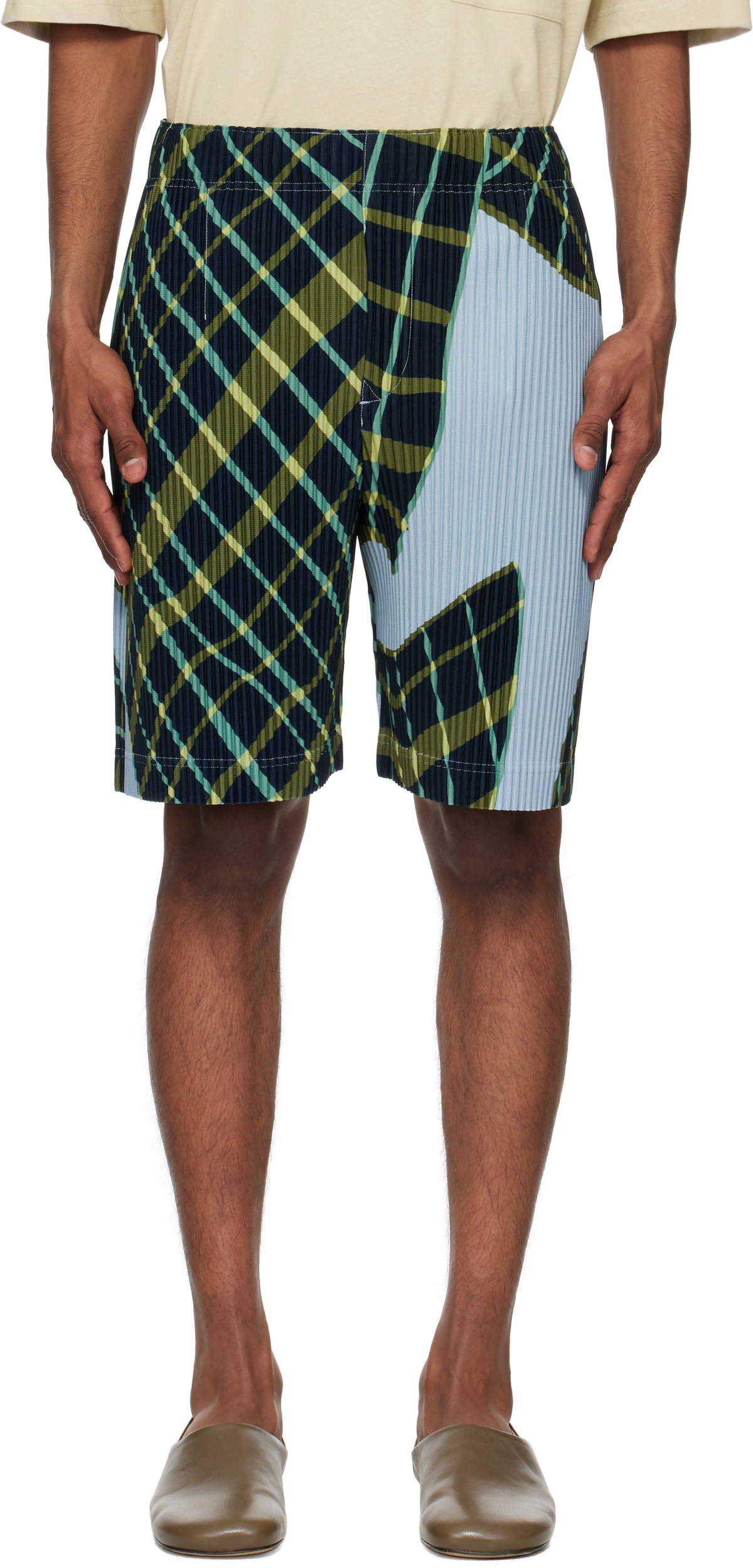 HOMME PLISSE ISSEY MIYAKE Flip Shorts - Black | Garmentory