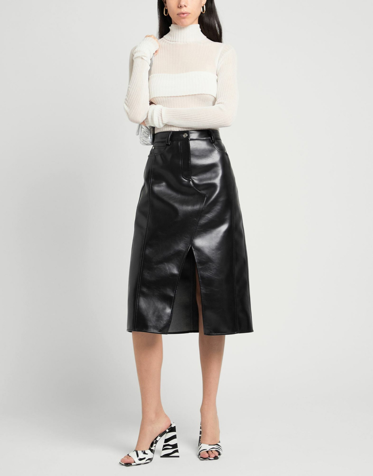 Quira Womens Turtleneck in Off white