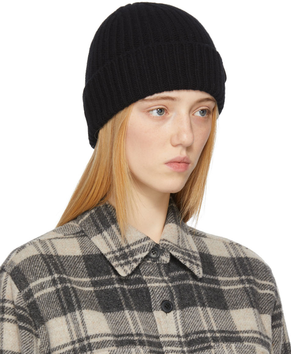 【送料&関税込】Golden Black Wool Damian Star Beanie - Golden Goose Black Damian Star Beanie Golden Goose Deluxe Brand