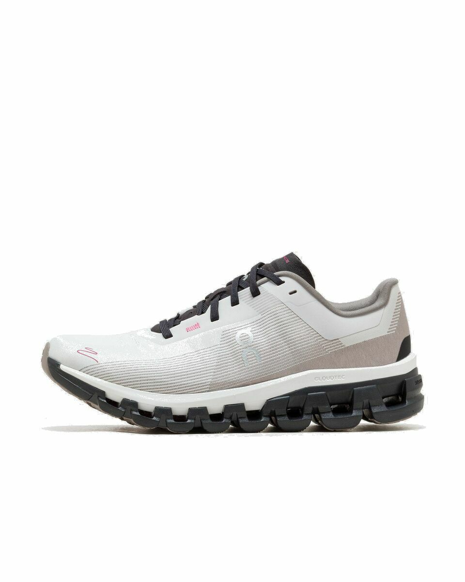 Photo: On Cloudflow Distance White - Mens - Lowtop/Performance & Sports
